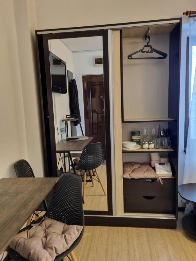 Central & Comfy, Peaceful Apt In Ιάσιο Εξωτερικό φωτογραφία