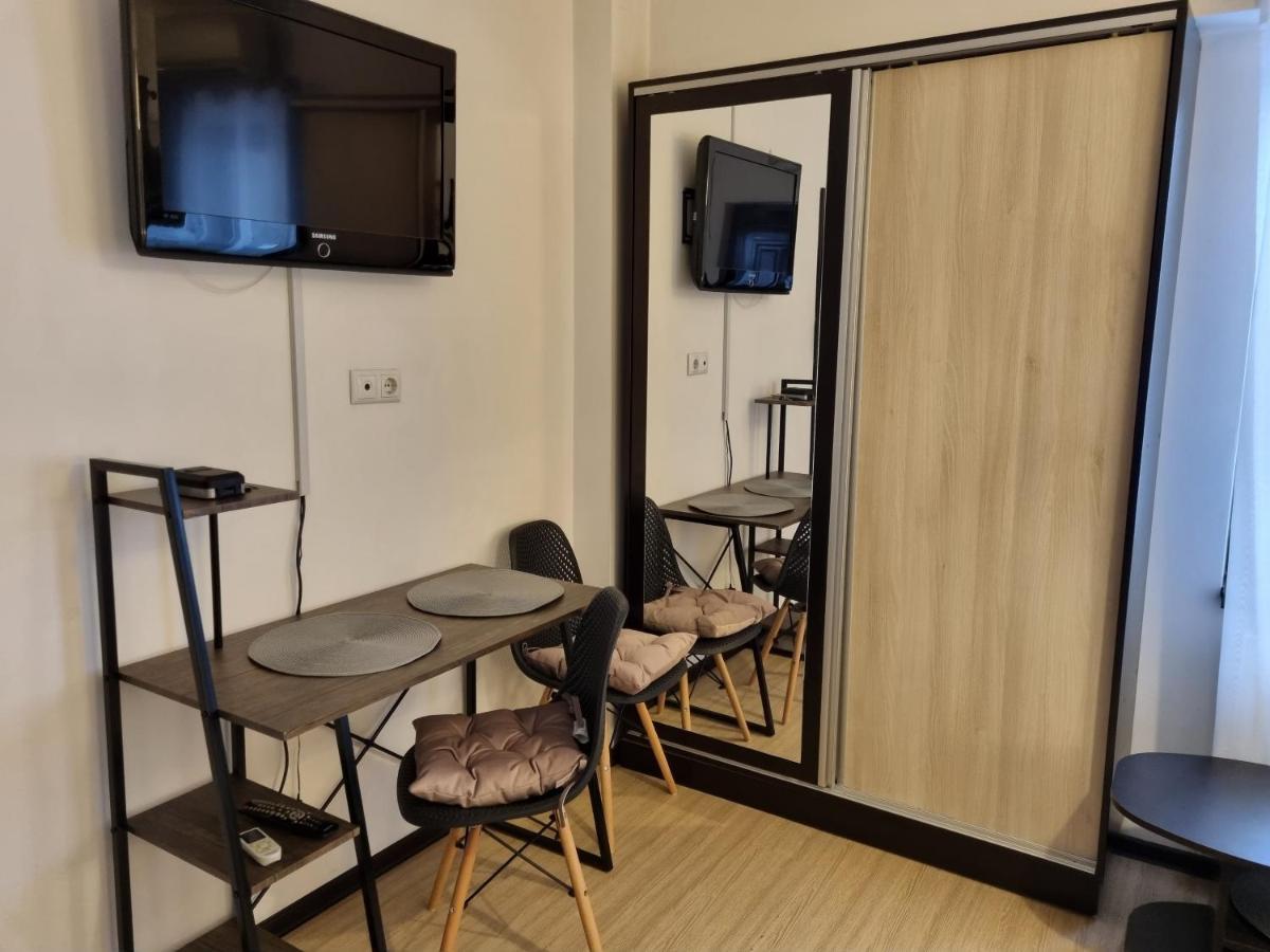 Central & Comfy, Peaceful Apt In Ιάσιο Εξωτερικό φωτογραφία